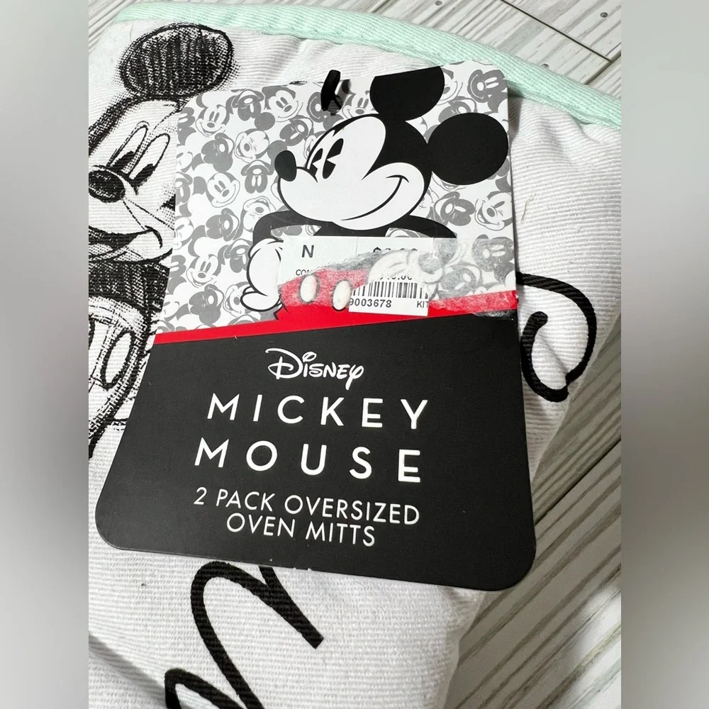Disney Mickey Mouse 2 pack Oversized Oven Mitts Mint-Green Black 13.75 x‎ 7 in